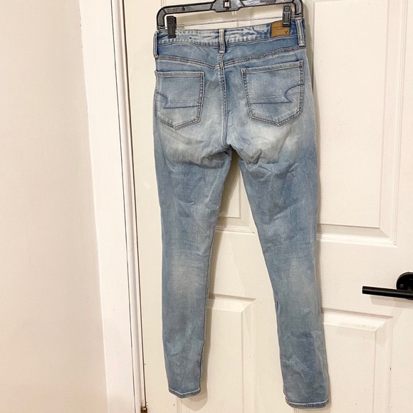 AEO Distressed light wash super stretch jegging - Picture 2 of 4